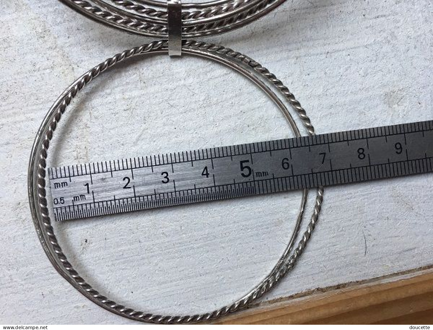 Bracelet Semainier En Argent Massif  (un Poinçon Sur Chaque Jonc ) 6,6 Cm De Diamètre - Armbanden