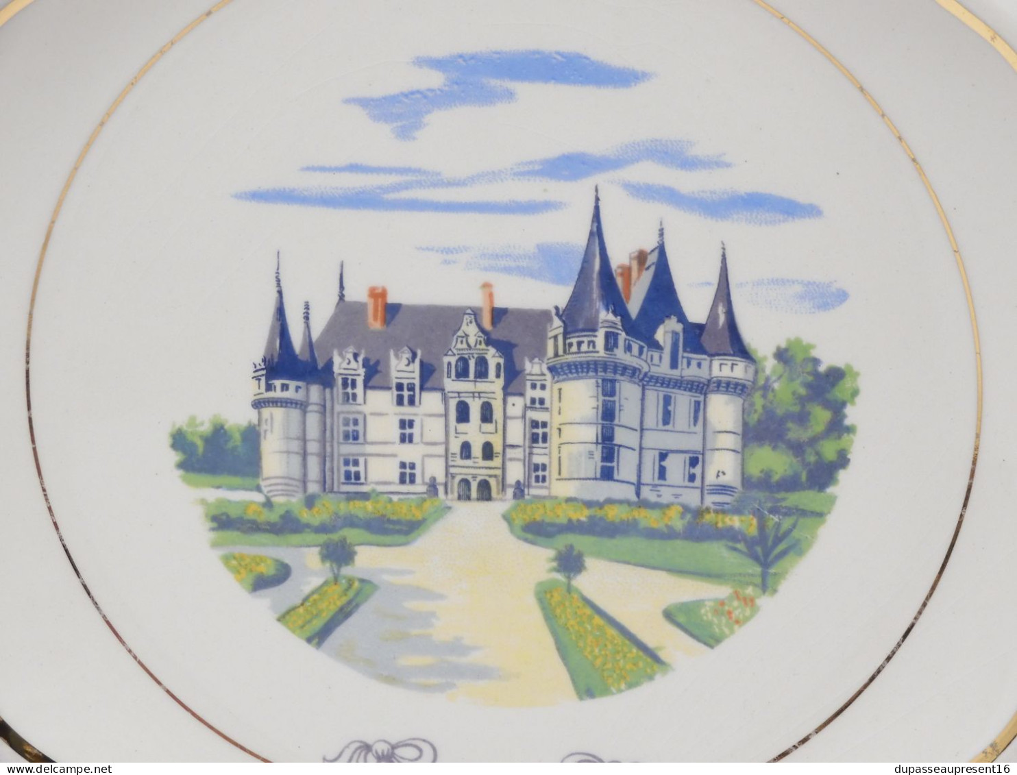 - BELLE ASSIETTE CERAMIQUE de GIEN CHÂTEAUX DE LA LOIRE CHATEAU AZAY LE RIDEAU  E