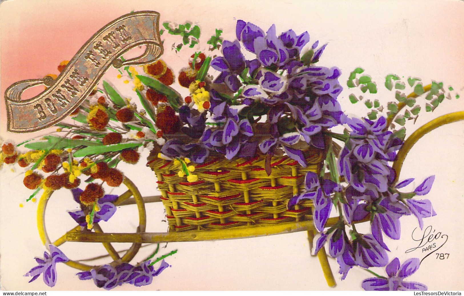 CPA - FANTAISIE - Fleurs Violettes Dans Une Brouette En Osier - CARTE POSTALE ANCIENNE - Blumen