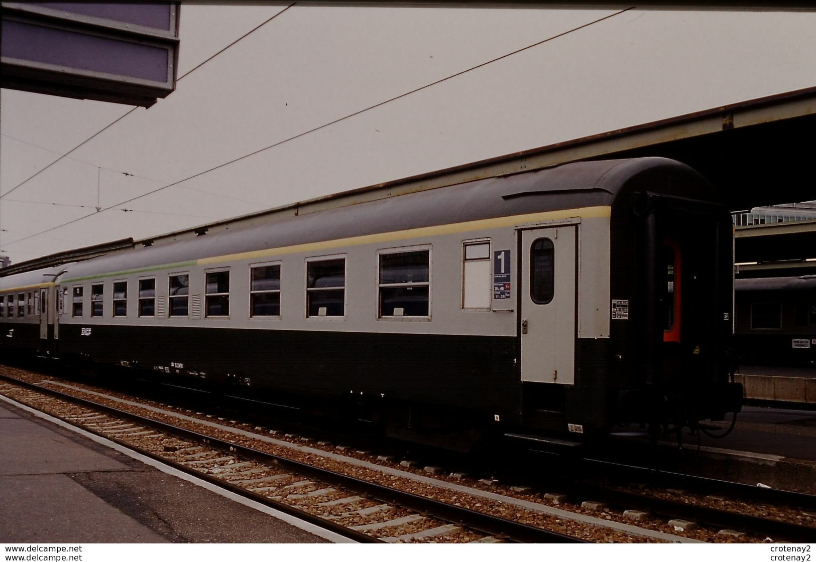 Photo Diapo Diapositive Slide Train Wagon Voiture Voyageurs SNCF Mixte 1ère & 2ème Classe Le 20/04/2000 VOIR ZOOM - Diapositives