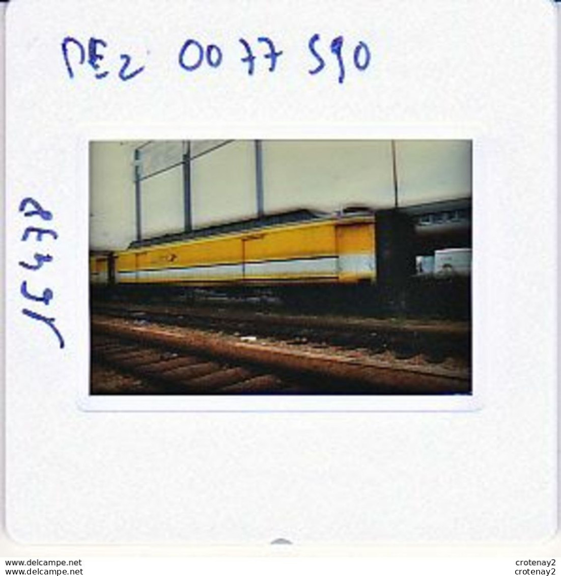 Photo Diapo Diapositive Slide Train Wagon Postal La Poste Le 20/04/2000 VOIR ZOOM - Diapositives