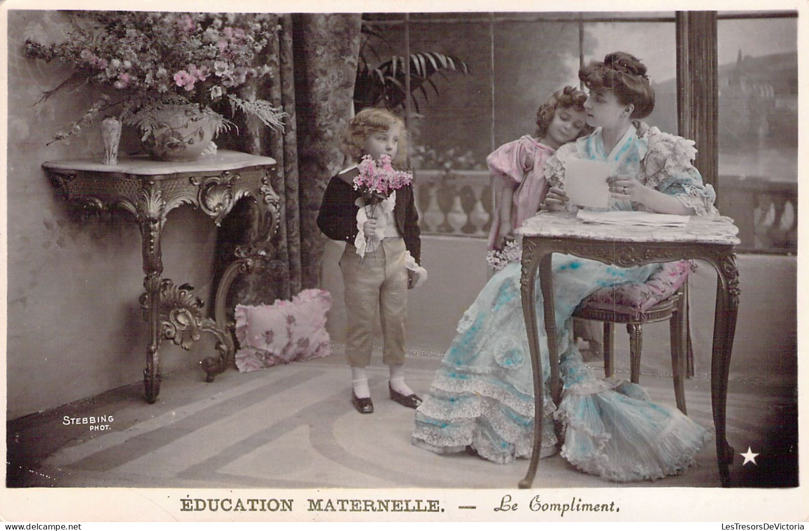 CPA - Une Femme Et Ses Enfants - Education Maternelle - CARTE POSTALE ANCIENNE - Frauen