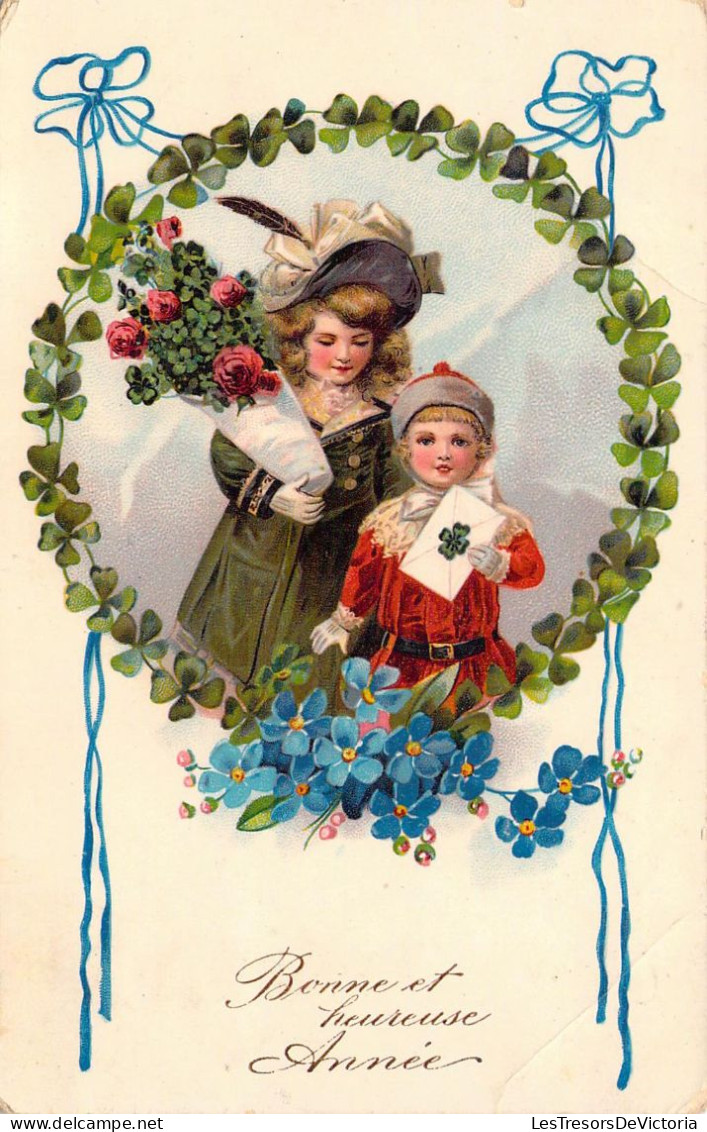 CPA - ENFANTS En Manteau Avec Chapeau - Cercle De Fleurs - CARTE POSTALE ANCIENNE - Sonstige & Ohne Zuordnung