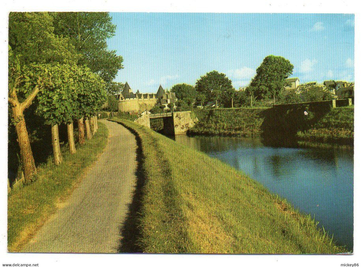 PONTIVY  -1986 -- Les Bords Du Blavet Et Le Chateau ....timbre.....cachet  21° Foire Expo - Pontivy