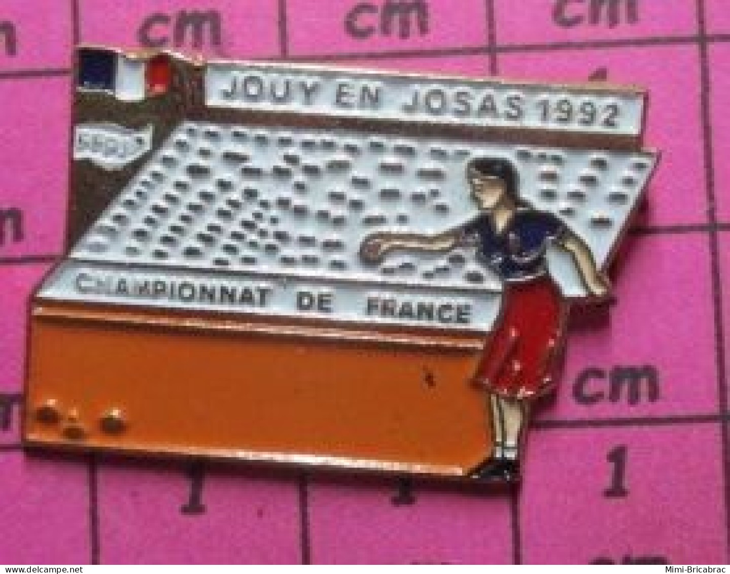 813F Pin's Pins / Beau Et Rare / SPORTS / PETANQUE CHAMPIONNAT DE FRANCE JOUY EN JOSAS 1992 - Petanque