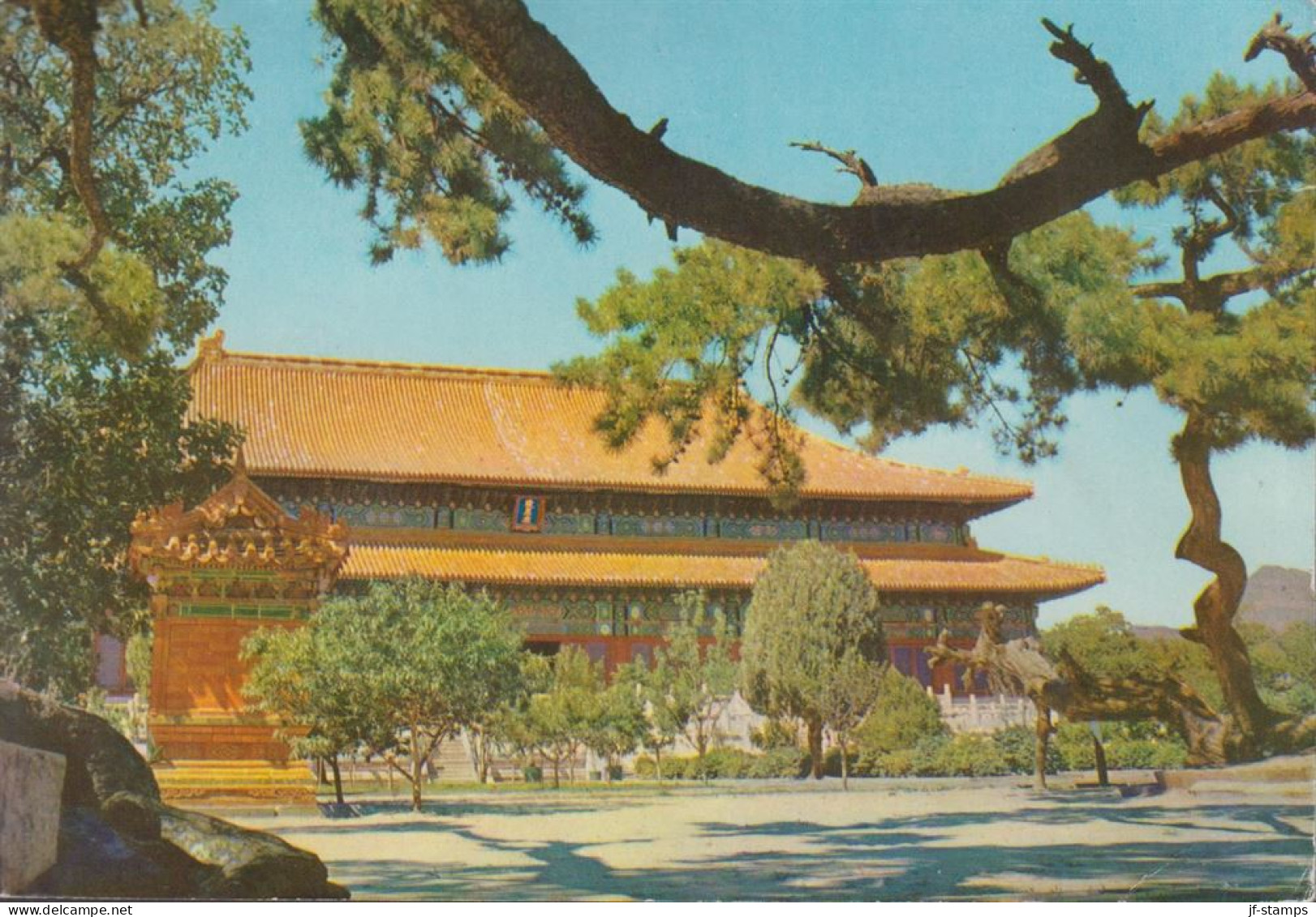 1972. CHINA. Fine Post Card (Hall Of Benefaction, Ming Tombs) To Sweden PAR AVION With 35 F + 8 F Jangtse-... - JF442624 - Brieven En Documenten