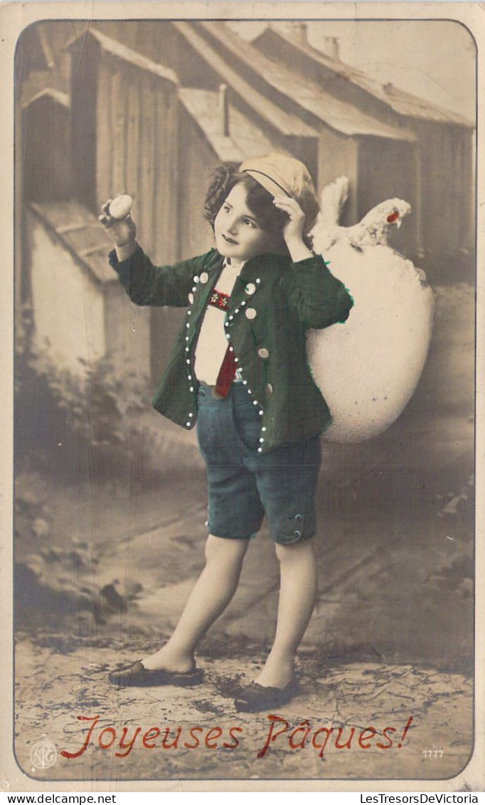 ANIMAUX - Enfant Avec Un Oeuf Et Une Poule Sur Le Dos - Joyeuses Pâques - Carte Postale Ancienne - Other & Unclassified