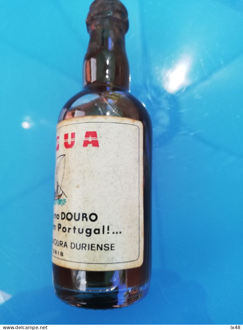 Mini-garrafa Vinho Do Porto. Régua Cidade No Douro Com Peso Em Portugal. Armazéns Da Lavoura Duriense.Antique Port Wine - Liqueur & Bière