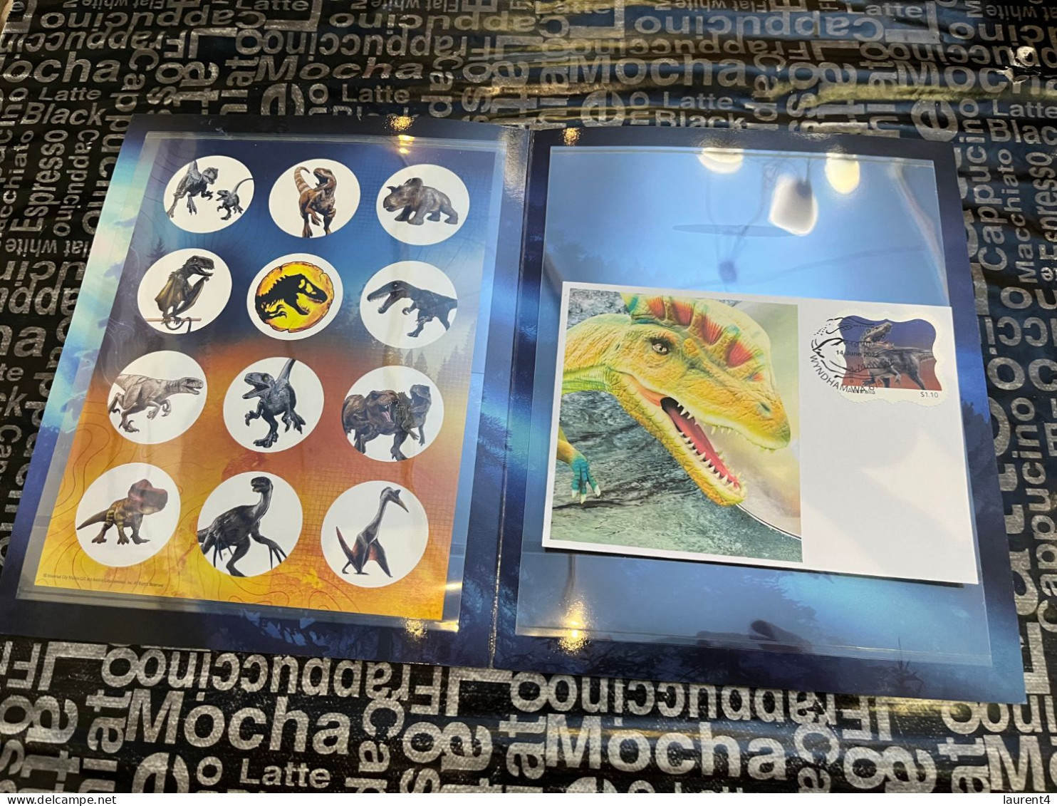(folder 31-7-2023) Australia Post - 2023 Folder - With 2022 Dinosaur Cover (Presentation Pack + Stickers + Cover) - Presentation Packs