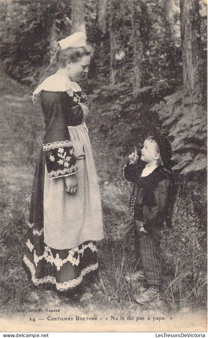 FOLKLORE - COSTUMES - Costumes Bretons - Ne Le Dis Pas à Papa - Carte Postale Ancienne - Kostums