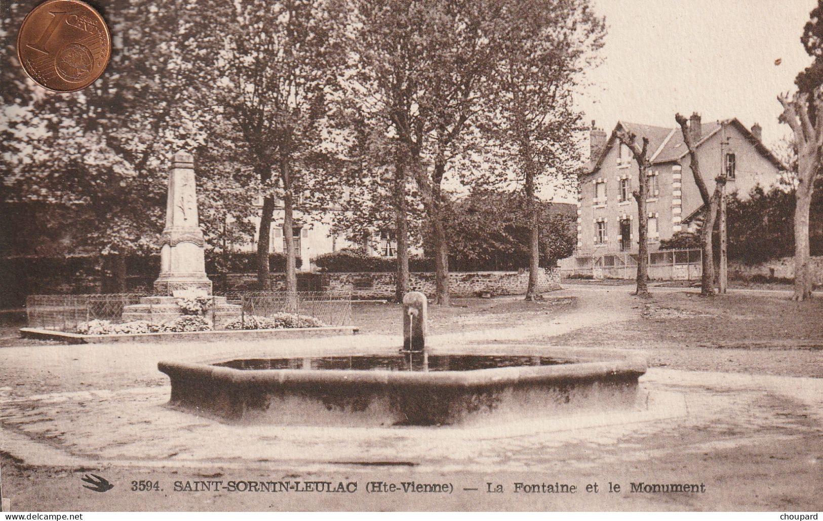 87  - Carte Postale Ancienne De  SAINT SORNIN LEULAC    La Fontaine Et Le Monument - Andere & Zonder Classificatie