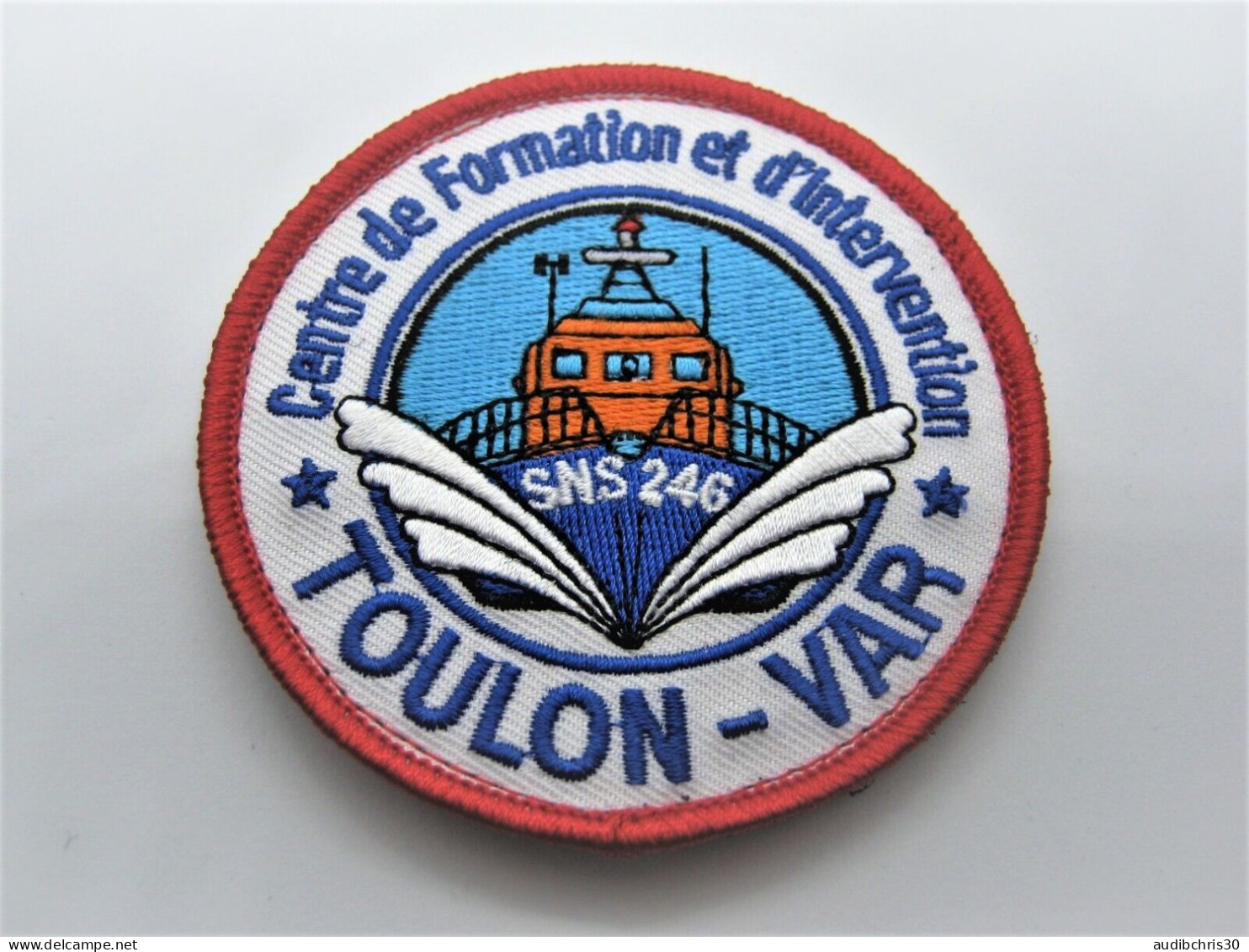 ECUSSON SAUVETAGE EN MER SNSM LE CFI DE TOULON 83 VAR SCRATCH AU DOS 80MM - Pompiers