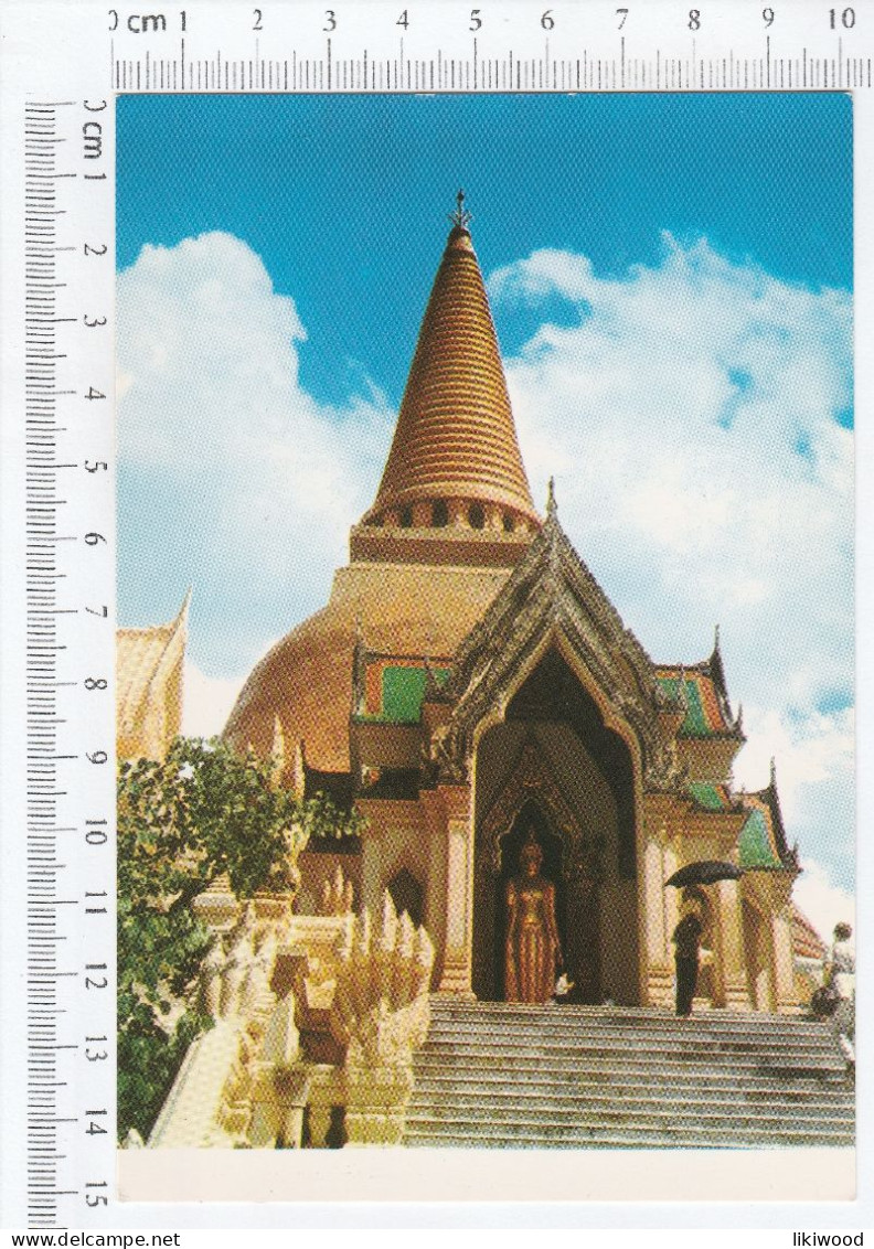 The Staircase Leading To The Phra Pathom Chedi - Thaïlande