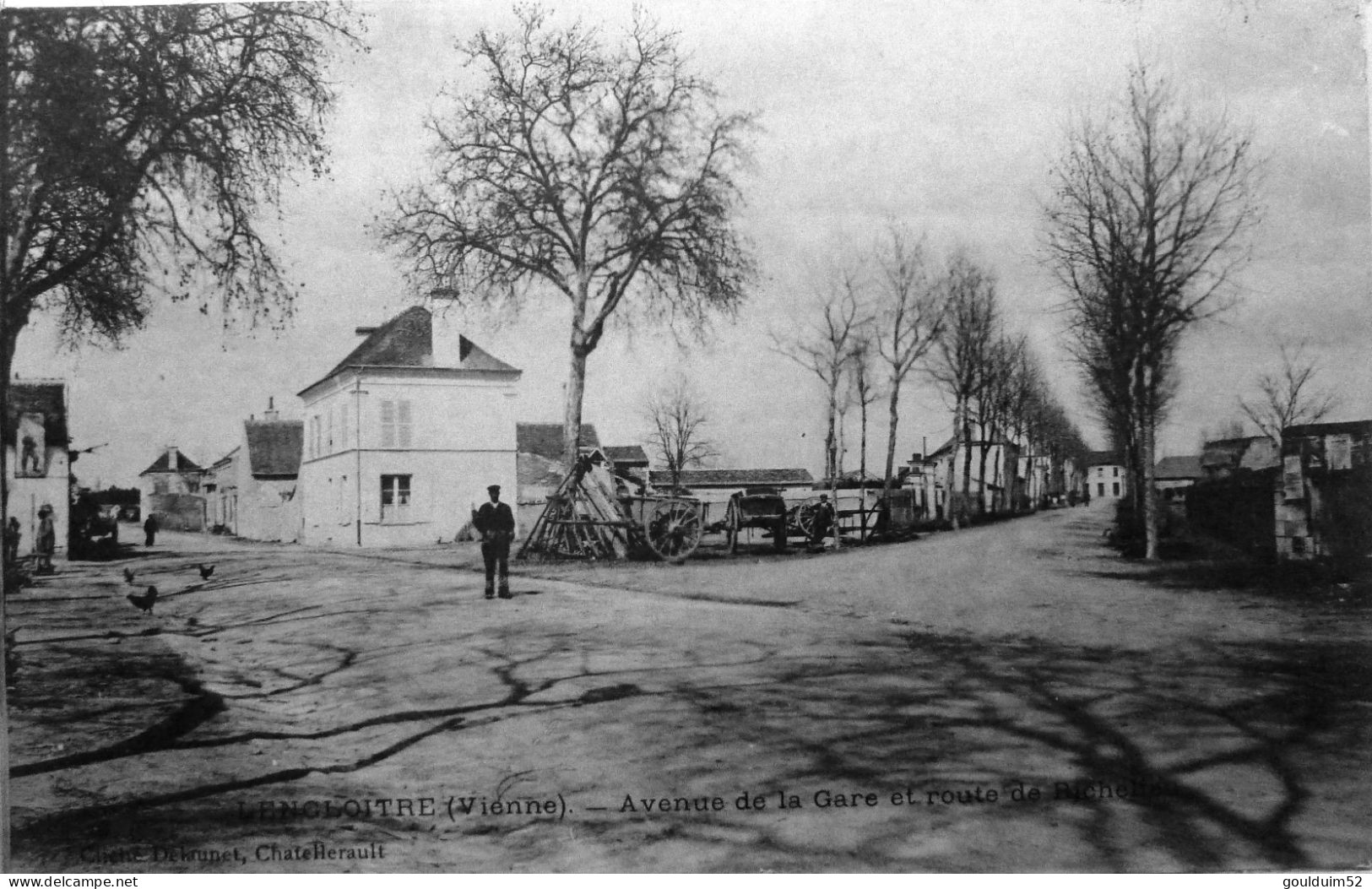 Avenue De La Gare Et Route De Richelieu - Lencloitre