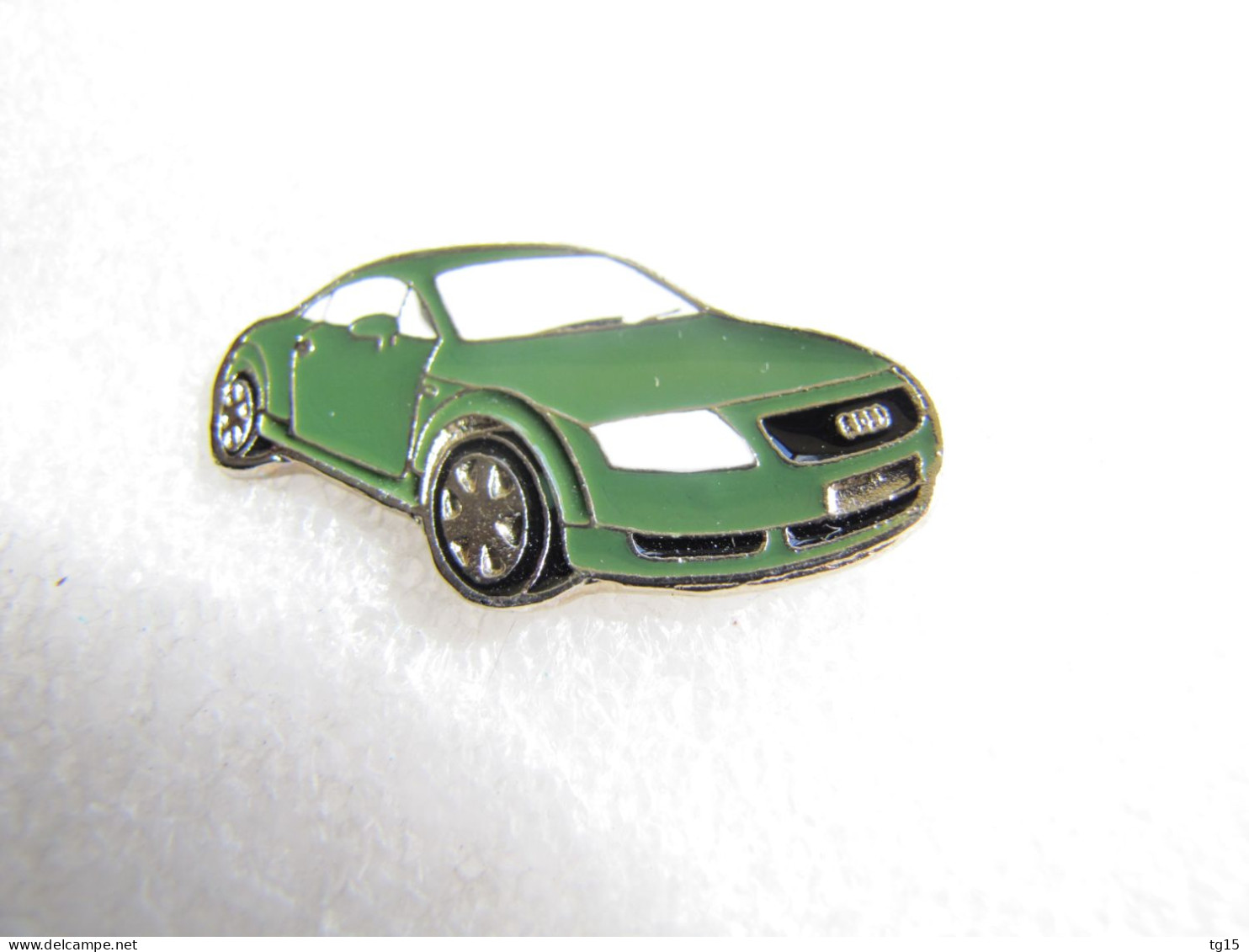 PIN'S    AUDI  TT VERT    Email A Froid - Audi