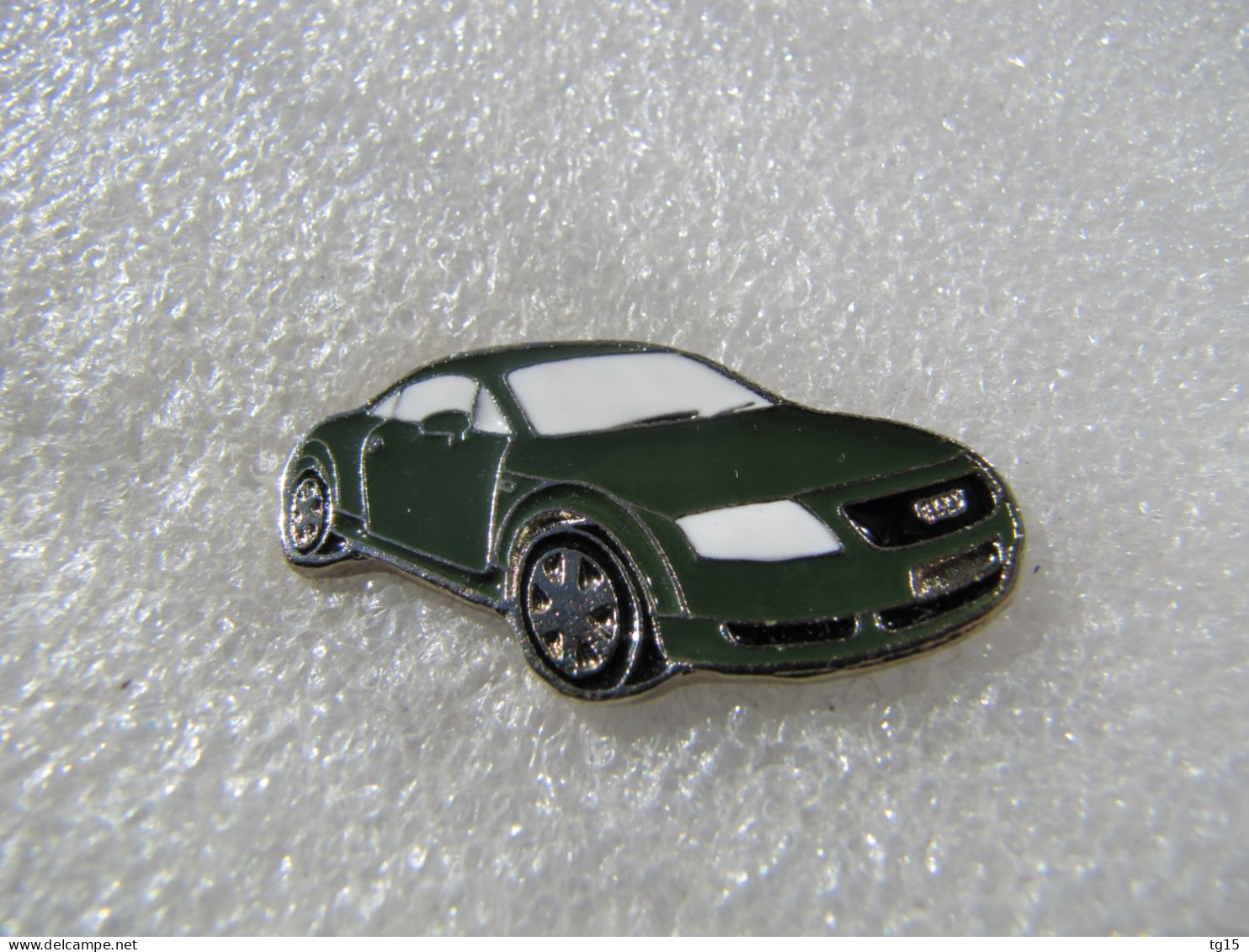 PIN'S    AUDI  TT VERT    Email A Froid - Audi