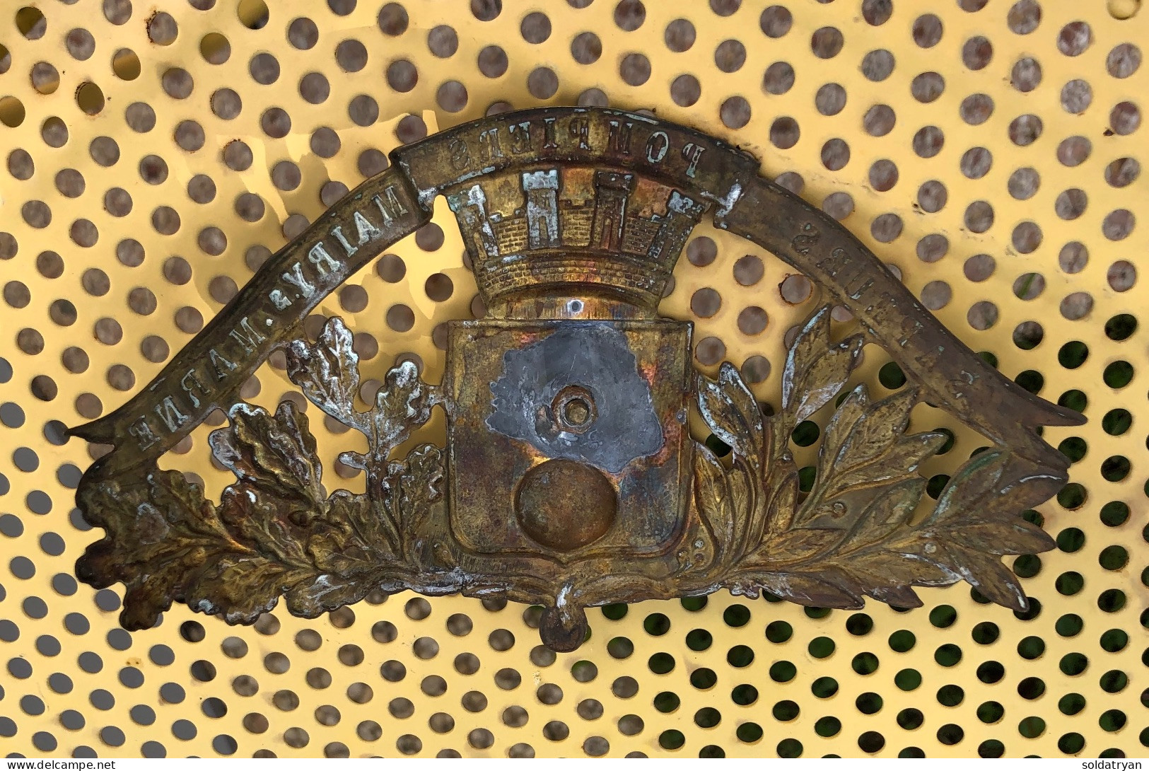 Ancienne Plaque De Casque De Sapeur Pompier De MAIRY SUR MARNE  En Laiton - Headpieces, Headdresses