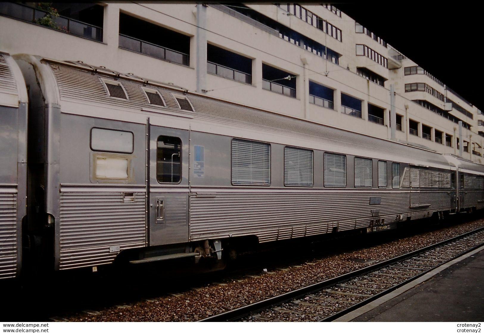 Photo Diapo Diapositive Slide Train Wagon Voiture Inox TRAIN EXPO Le 05/06/2000 VOIR ZOOM - Diapositives