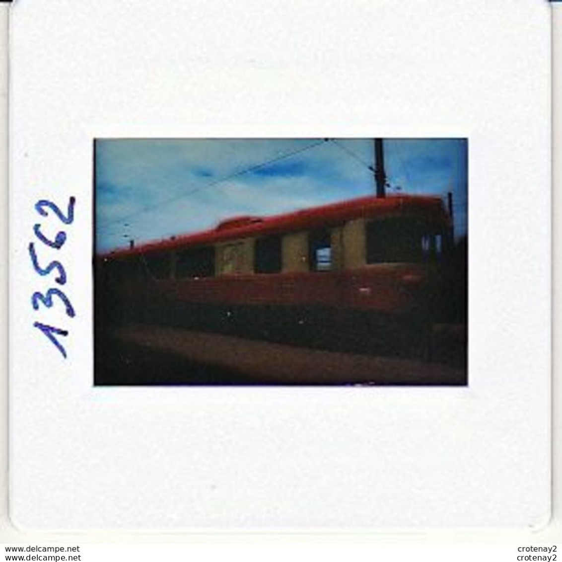 Photo Diapo Diapositive Slide Train Wagon Locomotive Autorail SNCF XBD 4564 à VSG Le 09/08/1996 VOIR ZOOM - Diapositives