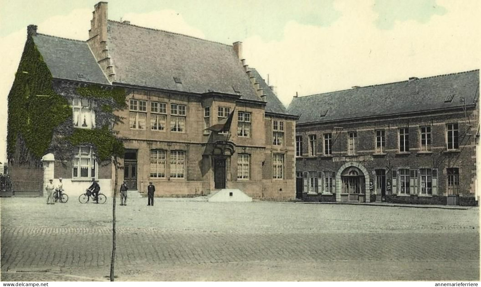 Chièvres Le Chateau D'Egmont Et Cercle Notre-Dame - Chievres