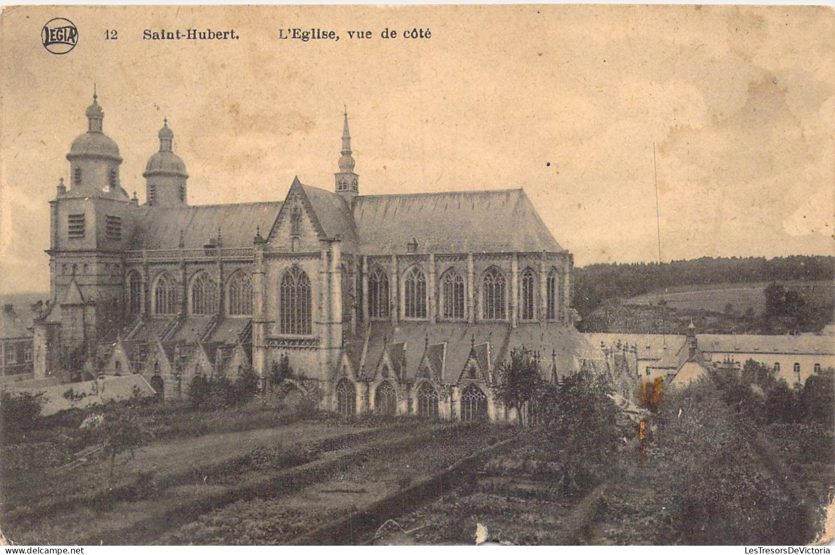 BELGIQUE - Saint-Hubert - L'Eglise, Vue De Côté - Carte Postale Ancienne - Saint-Hubert
