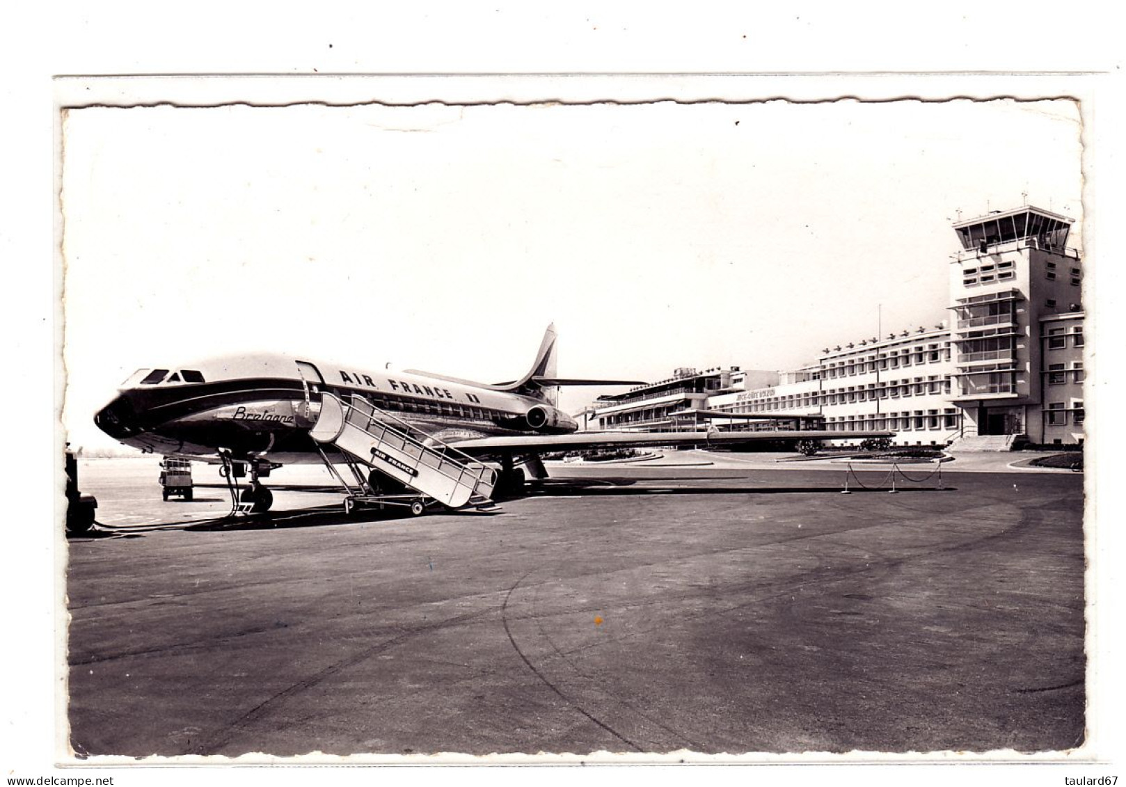 L'Aéroport De Nice Cote D'Azur La Caravelle Sur La Piste D'envol - Transport Aérien - Aéroport