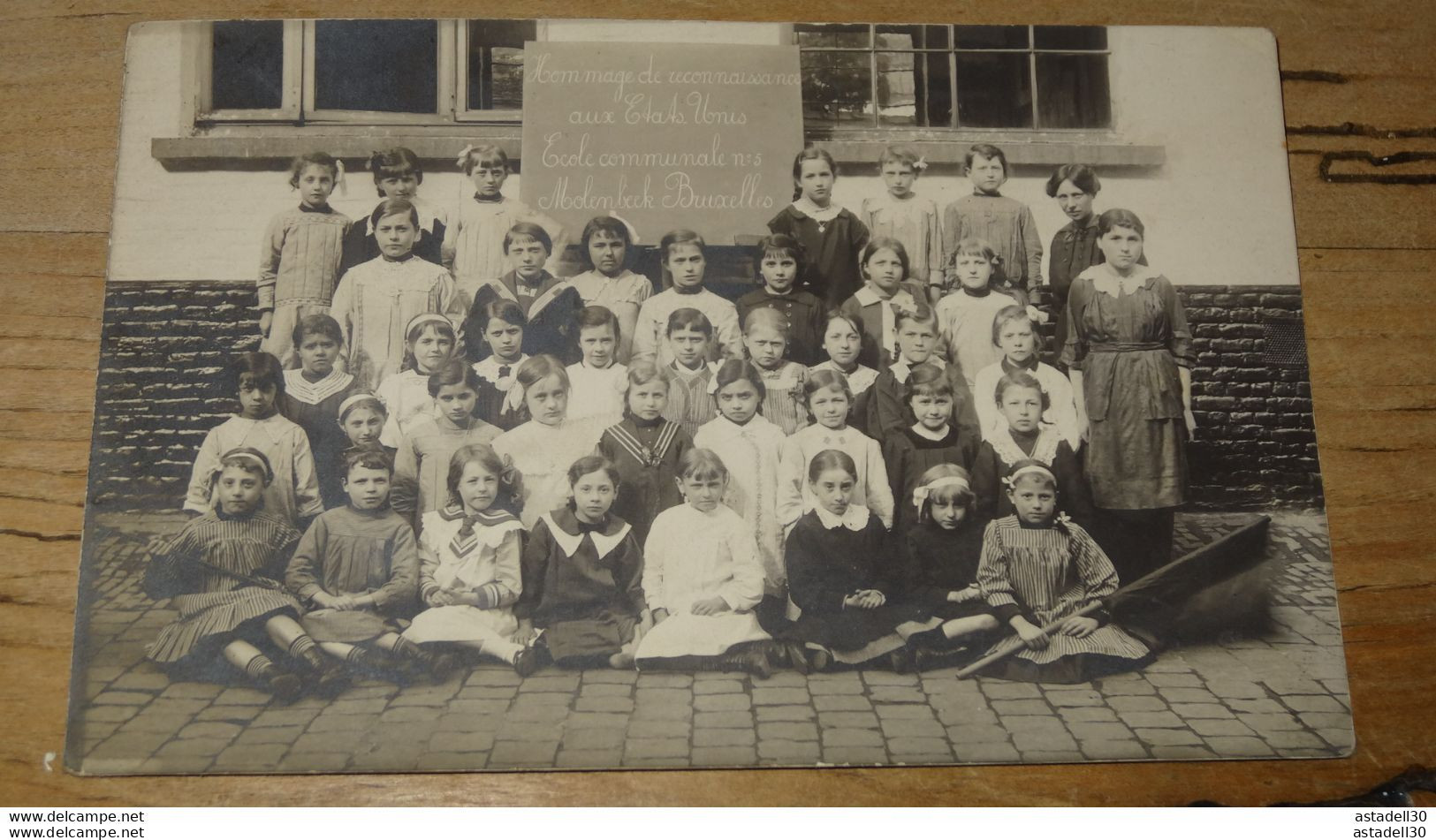 WWI BELGIQUE : Carte Photo Ecole Communale MOLENBEEK, Hommage USA - 1914-1915  ................ 13762 - St-Jans-Molenbeek - Molenbeek-St-Jean