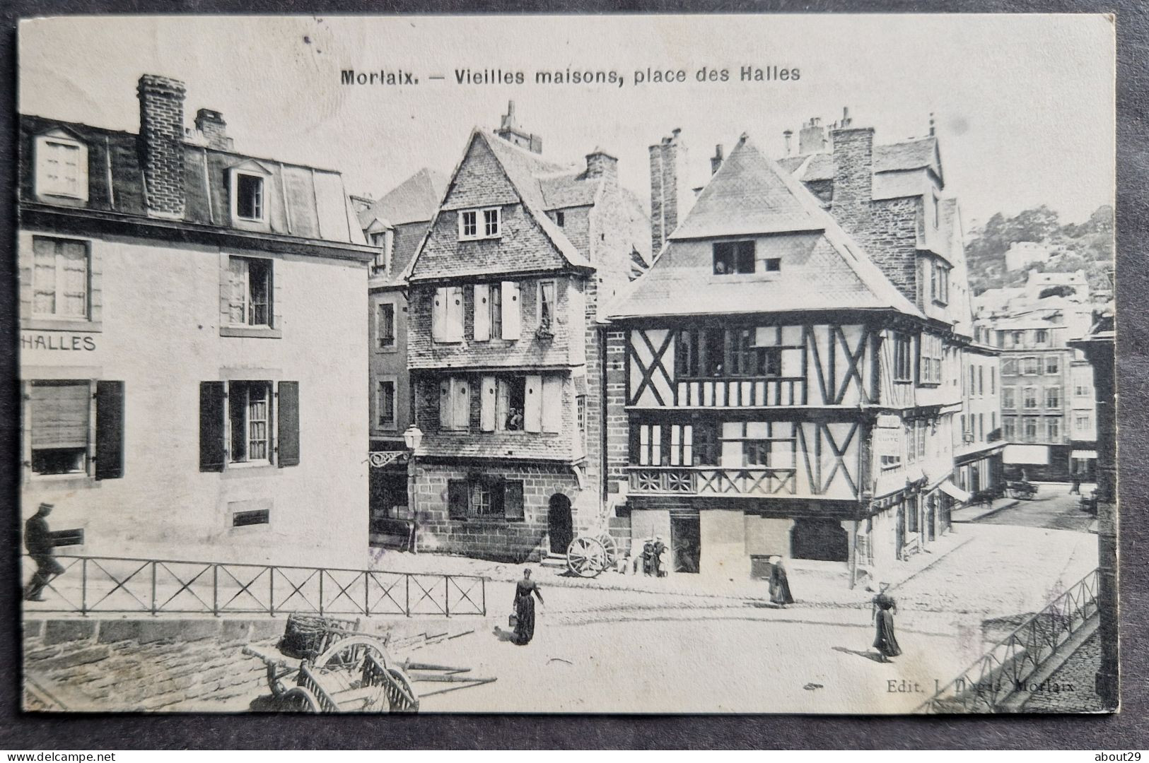 CPA 29 MORLAIX - Rare Vue - Vieilles Maisons, Place Des Halles - Edit. J Dugré - Réf R 233 - Morlaix