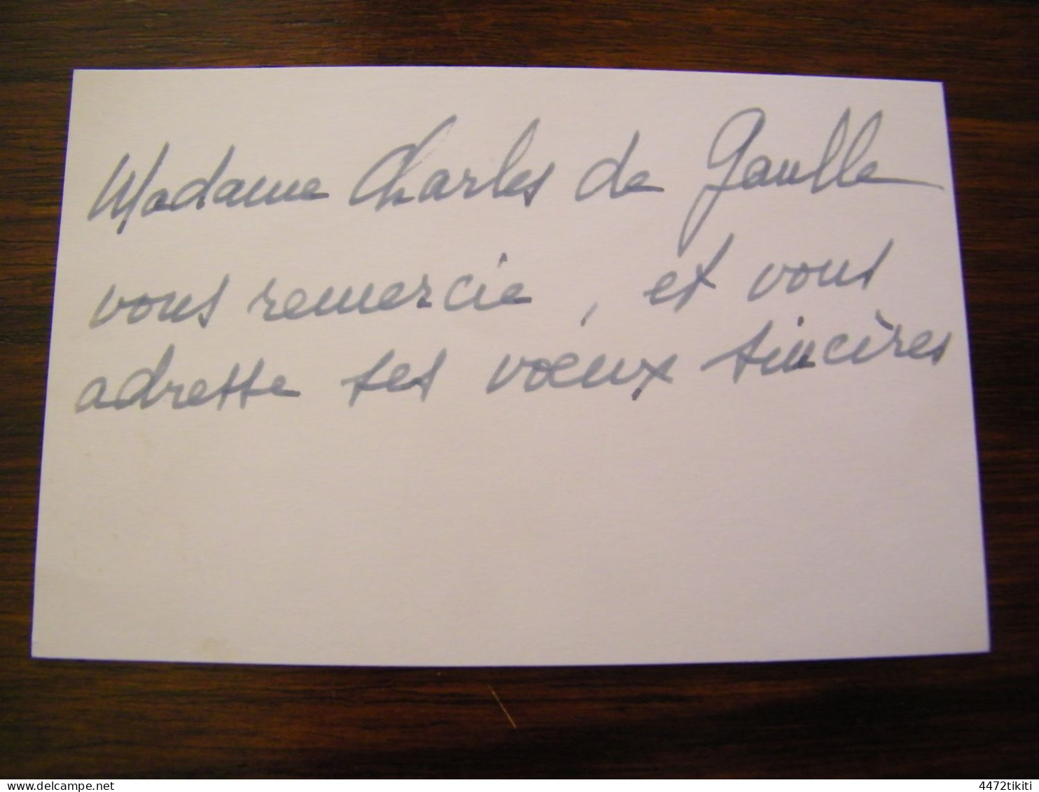 Carte Manuscrite Par Madame Général Charles De Gaulle Née Yvonne Vendroux -  SUP (HM 17) - Politisch Und Militärisch