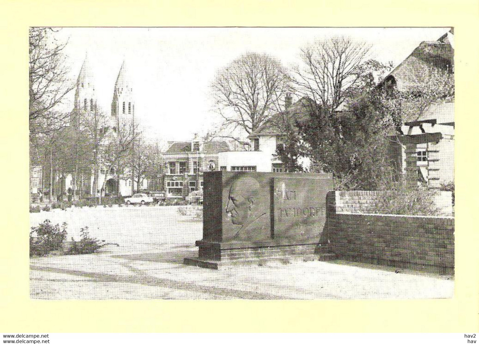 Laren  Monument, Kerk Links Uitgang Feestweek RY22985 - Laren (NH)