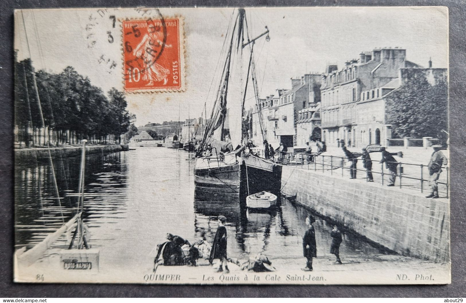 CPA 29 QUIMPER - Les Quais à La Cale Saint Jean - Edit. ND 84 - Réf R 239 - Quimper