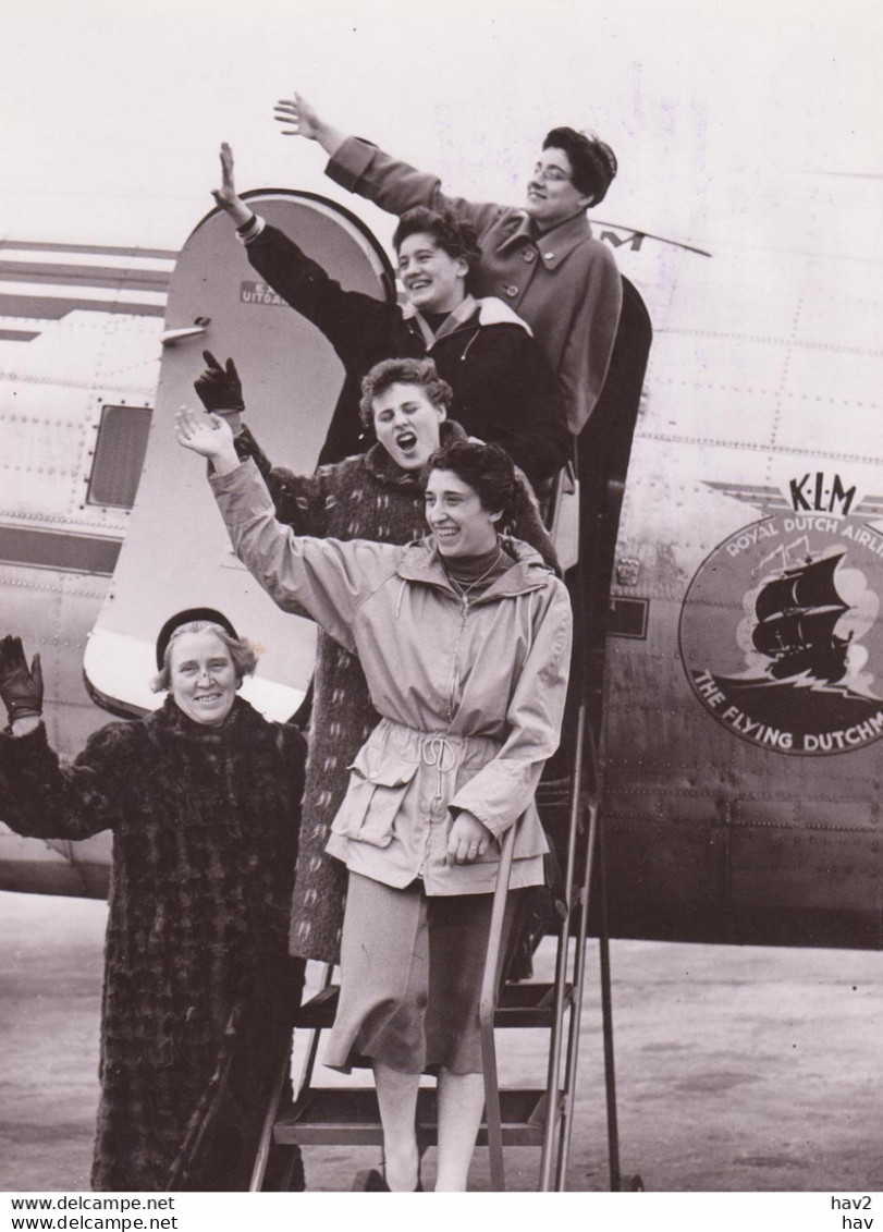 Persfoto Nederlandse Zwemploeg Naar Budapest '53 KE089 - Swimming