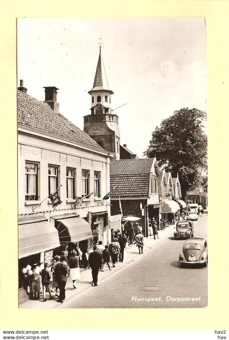 Nunspeet Dorpsstraat CV Bestel, VW Kever RY26576 - Nunspeet