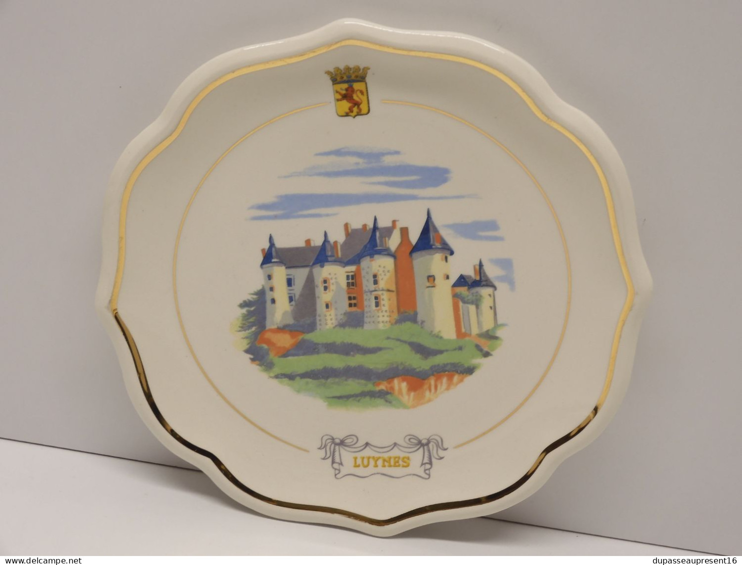 - BELLE ASSIETTE CERAMIQUE De GIEN CHÂTEAUX DE LA LOIRE CHATEAU De LUYNES Déco  E - Gien (FRA)