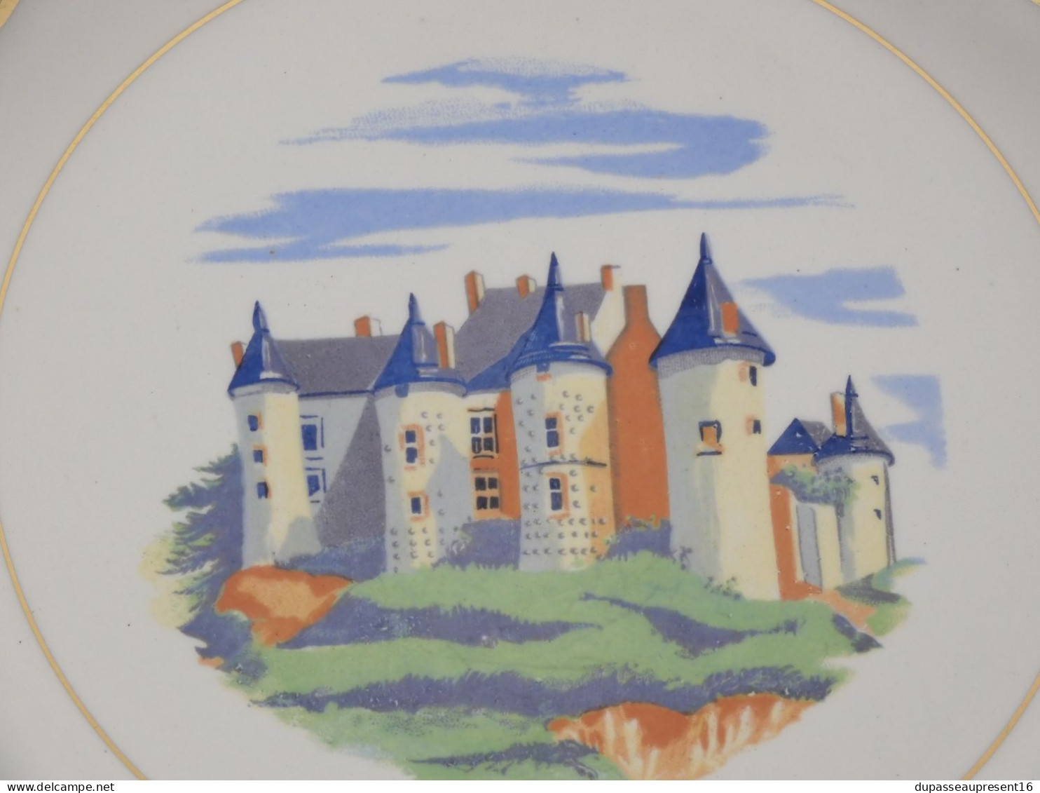 - BELLE ASSIETTE CERAMIQUE De GIEN CHÂTEAUX DE LA LOIRE CHATEAU De LUYNES Déco  E - Gien (FRA)