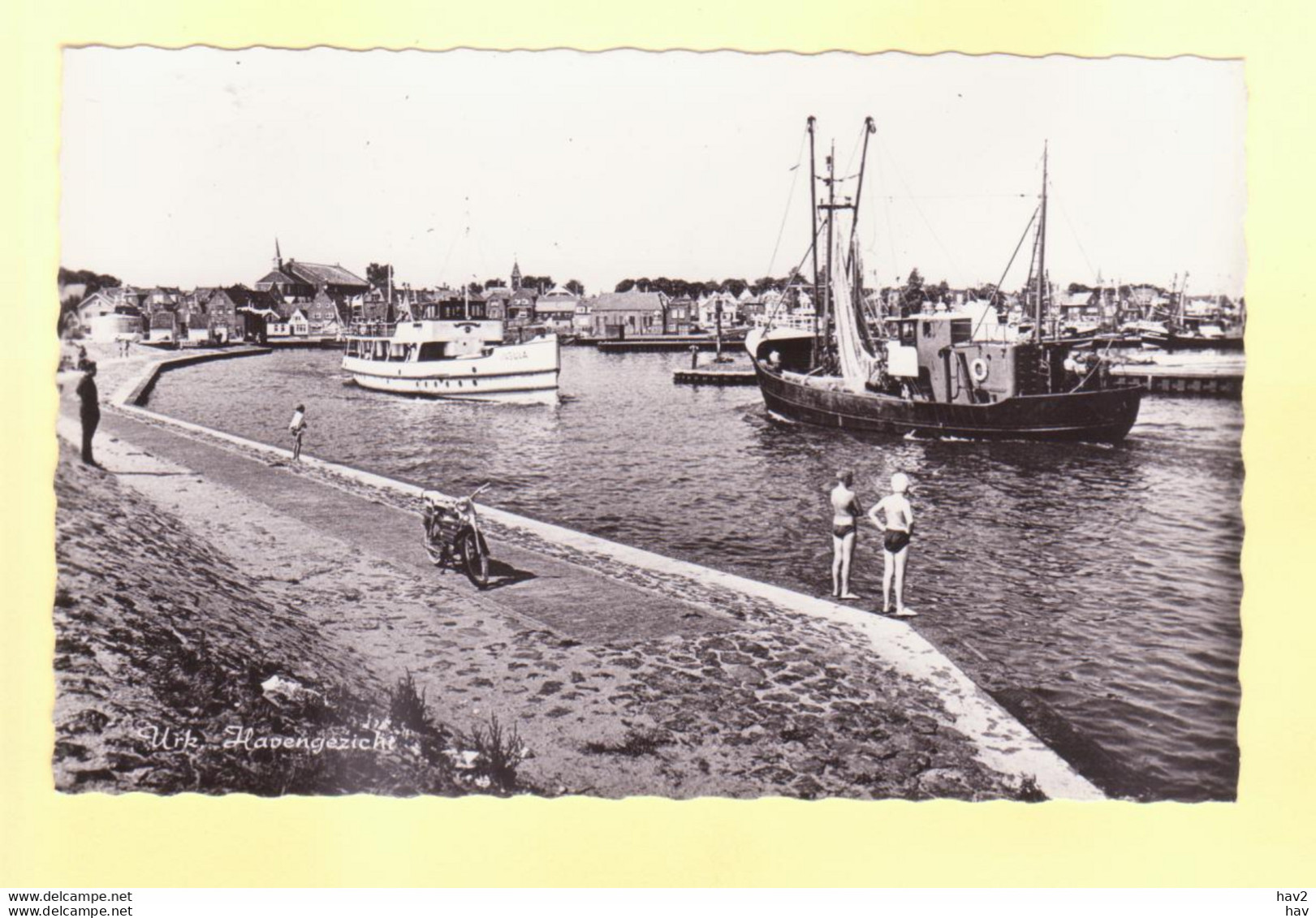 Urk Havenhezicht, Bromfiets RY21124 - Urk