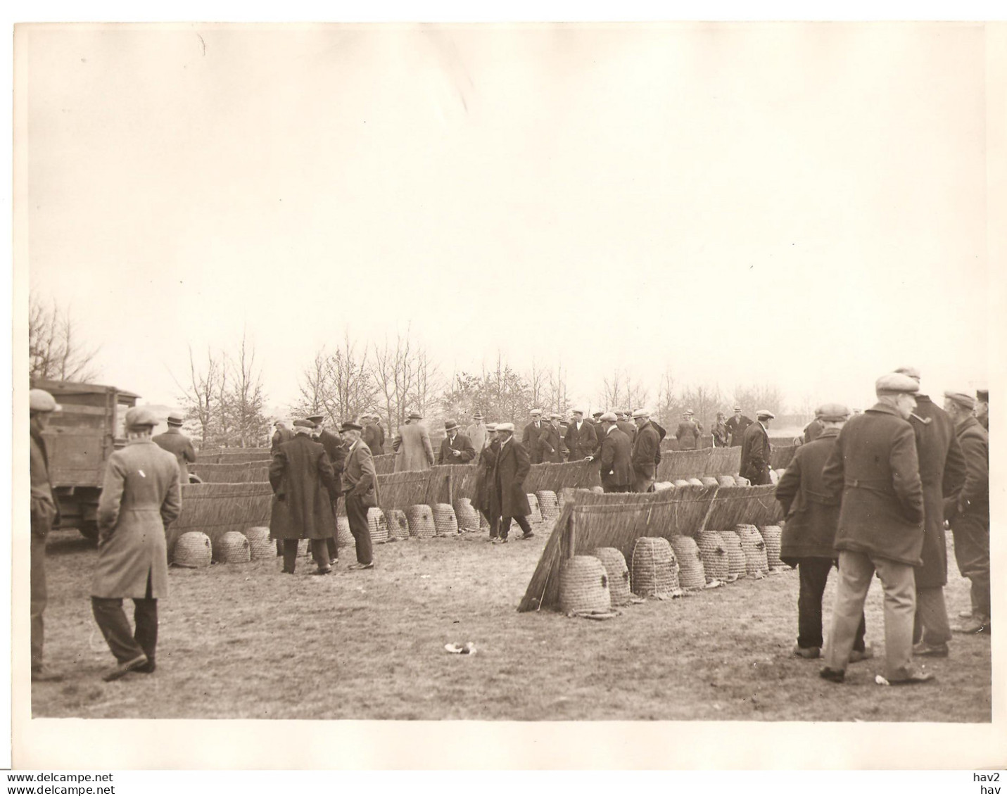 Tilburg Persfoto Bisschop Op Bijenmarkt 1933 KE690 - Tilburg