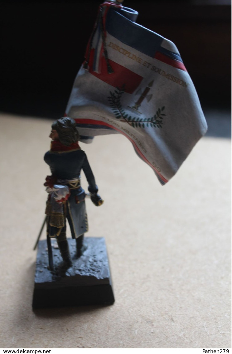 Figurine Général Bonaparte Au Pont D'Arcole Avec Drapeau - Small Figures