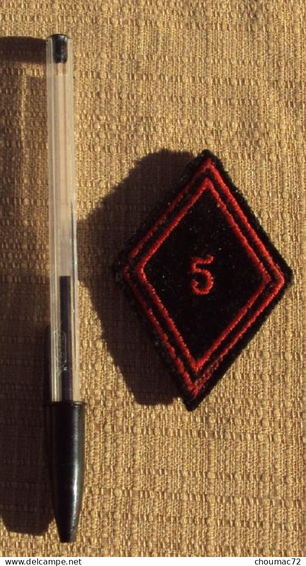 Militaria Ecusson Tissu 011, Losange 5 En Rouge - Ecussons Tissu