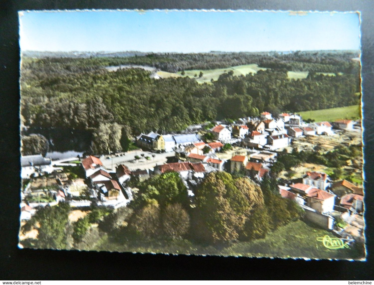 NIEUL               LE CENTRE DU BOURG ET L'ETANG - Nieul