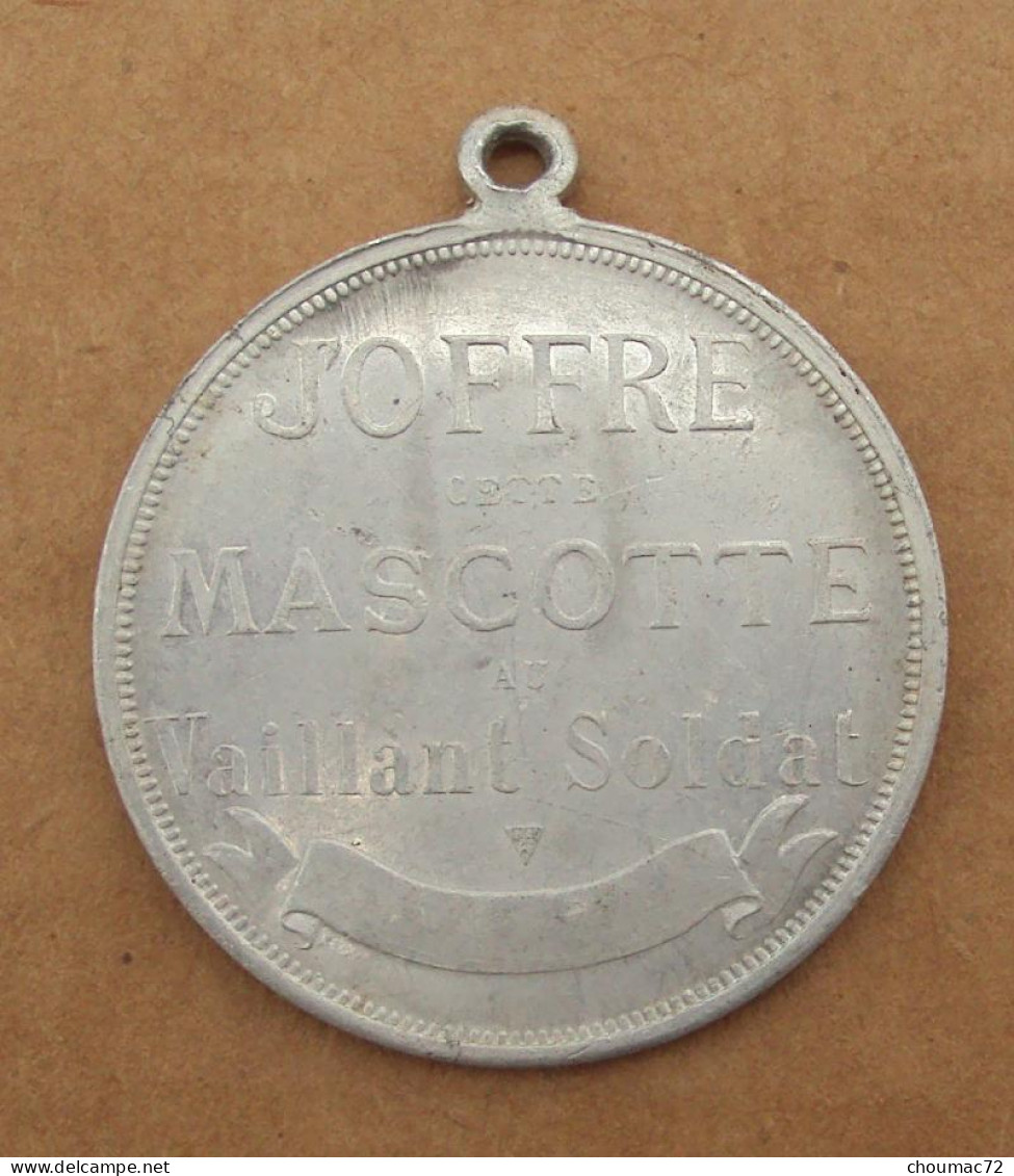 004, Médaille Alu Vers La Victoire Campagne 1914-1915 J'offre Cette Mascotte Au Vaillant Soldat - Francia