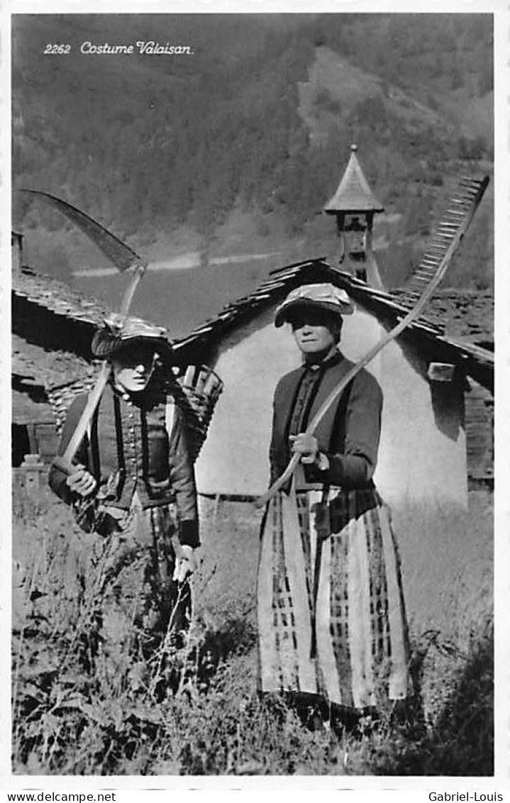 Costume Valaisan  -  Walliser Tracht  - Chapelle De Grimentz Val D'Anniviers Faux Rateau - Grimentz