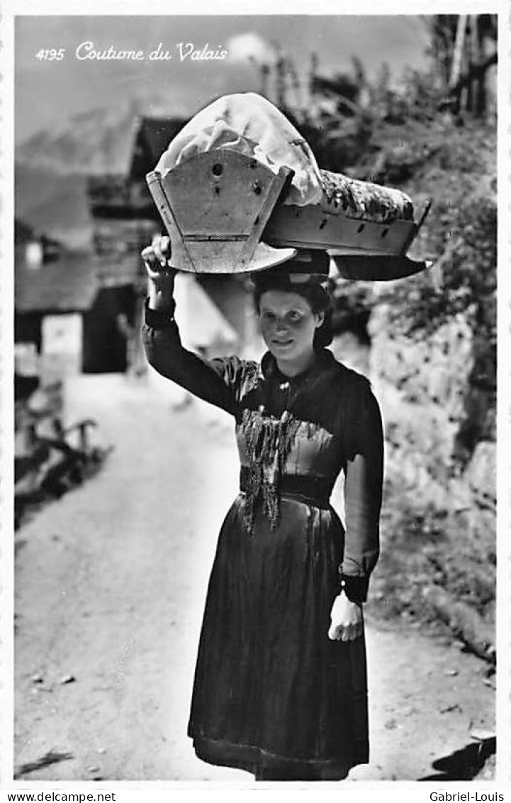 Costume Du Valais Femme Avec Berceau Isérables - Isérables