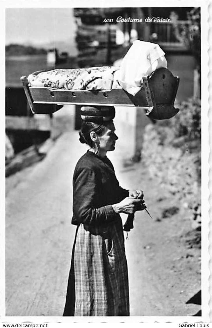 Costume Du Valais Femme Avec Berceau Tricot Isérables - Isérables