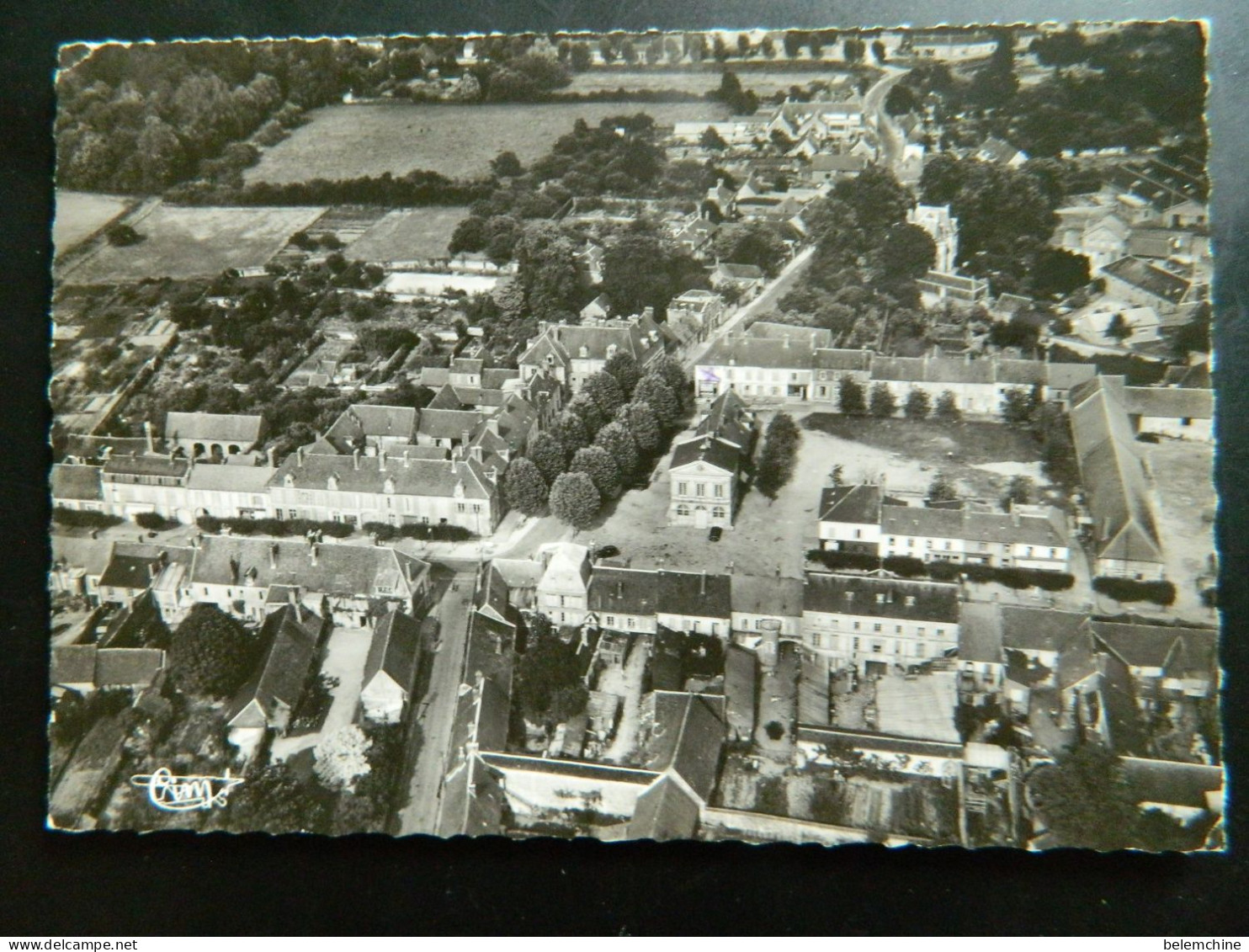 NOAILLES                        VUE AERIENNE             PLACE DE L'HOTEL DE VILLE - Noailles