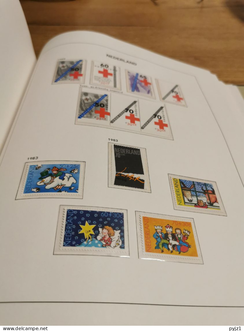 Netherlands MNH 1945-1985 in DAVO luxe album