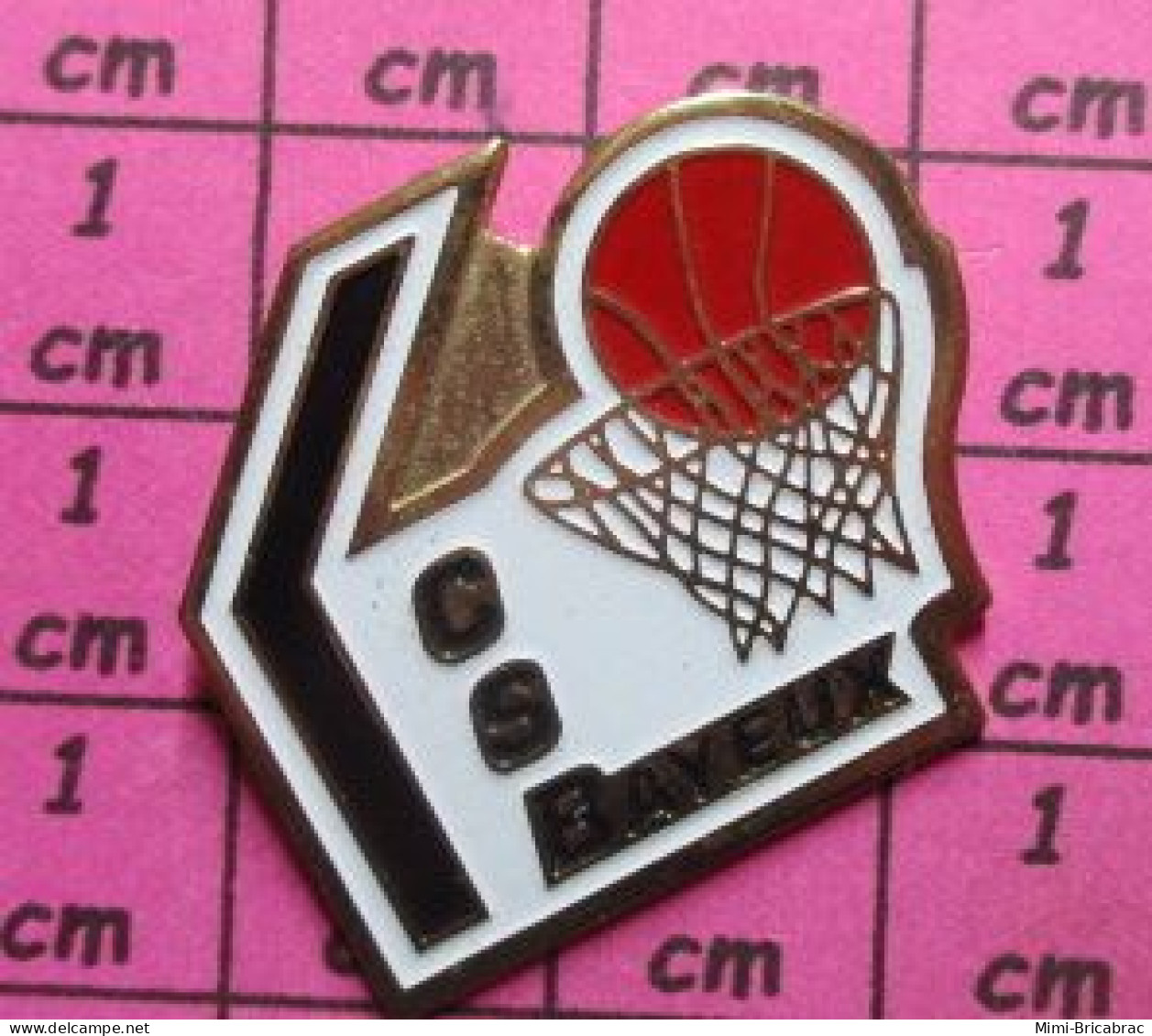 813f Pin's Pins / Beau Et Rare / SPORTS / BASKET-BALL CLUB CS BAYEUX - Basketball