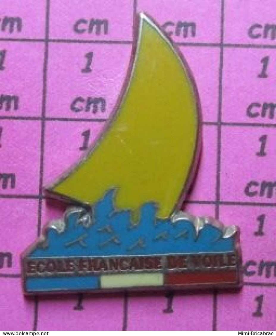 713g Pin's Pins / Beau Et Rare / SPORTS : EFV ECOLE FRANCAISE DE VOILE Variante Voile Jaune - Sailing, Yachting