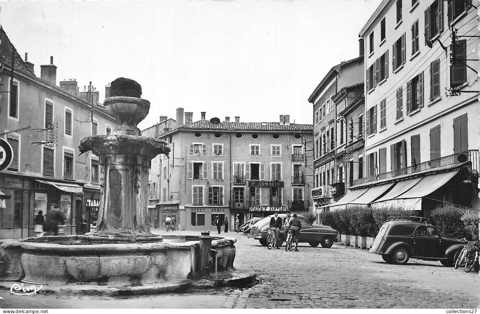 38-BOURGOIN- PLACE DU 23 AOUT 1944 - Bourgoin