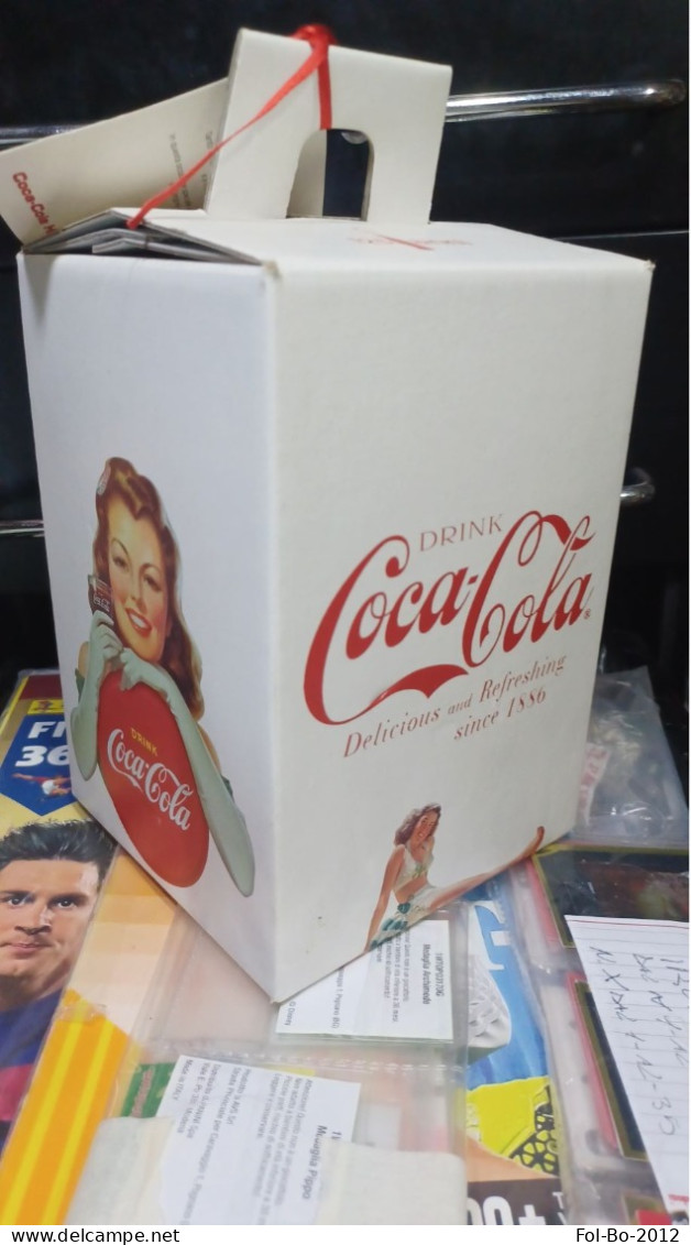 Coca-cola Box Delicions And Refreshing Del 2011 - Flaschen